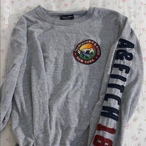 Long sleeve grey sweatshirt